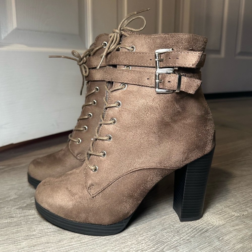 Brown Chunky Heel Boot - Size 8